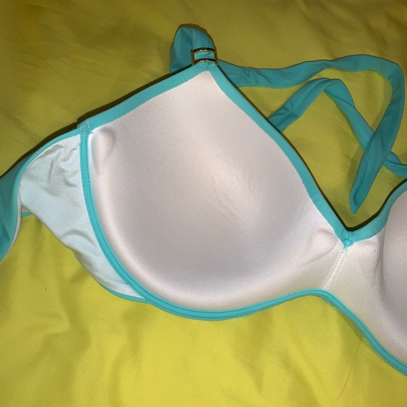 Victoria’s Secret halter style bikini top - Picture 4 of 5